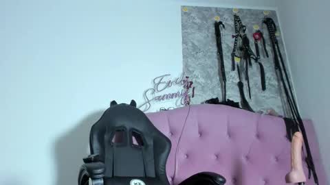 Snapshot of evil_sammy chatting on October 9, 8:35 pm Mistress Sammy online show from October 9, 8:35 pm