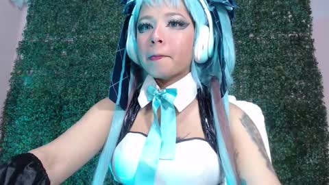 Im Evy online show from February 7, 7:18 pm