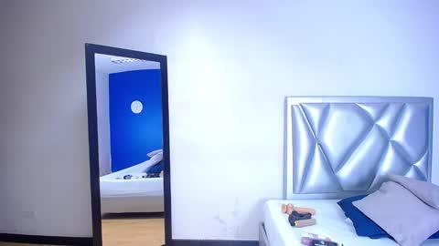 exotic_karmella online show from December 16, 12:05 am