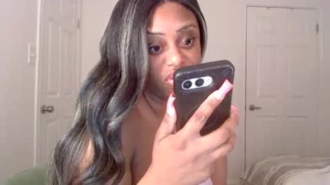 exstacybanks online show from November 25, 8:05 am