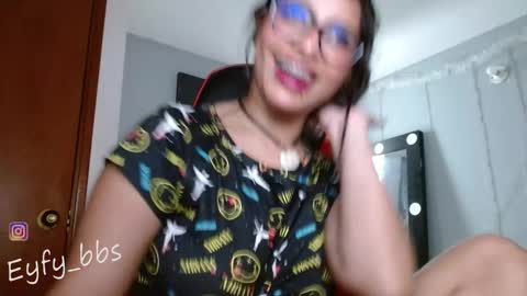 Snapshot of eyfy_bbs chatting on February 11, 9:25 pm Nadia online show from February 11, 9:25 pm