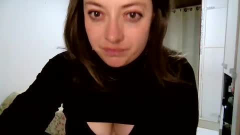 Snapshot of ezlngirl chatting on January 8, 2:25 am Aimee online show from January 8, 2:25 am