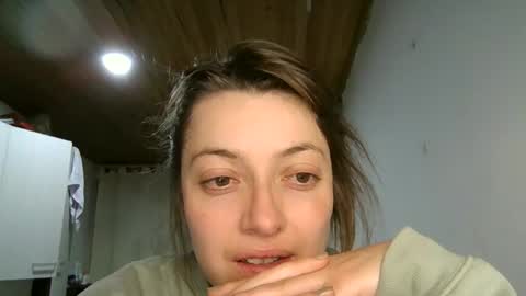 Snapshot of ezlngirl chatting on December 9, 1:51 am Aimee online show from December 9, 1:51 am