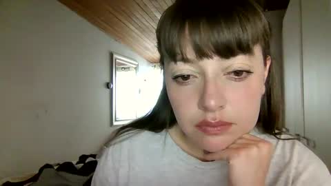 Snapshot of ezlngirl chatting on February 14, 4:31 pm Aimee online show from February 14, 4:31 pm