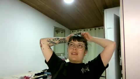 Snapshot of ezlngirl chatting on January 28, 2:53 am Aimee online show from January 28, 2:53 am