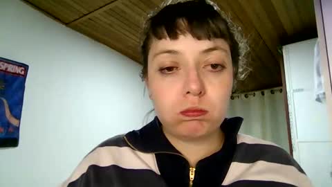 Snapshot of ezlngirl chatting on January 4, 4:33 am Aimee online show from January 4, 4:33 am