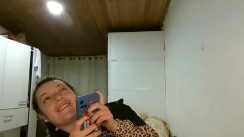 Snapshot of ezlngirl chatting on December 13, 1:37 am Aimee online show from December 13, 1:37 am