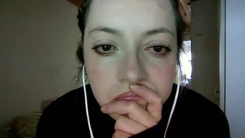 Snapshot of ezlngirl chatting on February 25, 6:55 pm Aimee online show from February 25, 6:55 pm