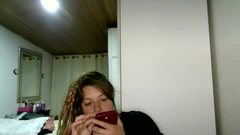 Snapshot of ezlngirl chatting on October 8, 3:33 am Aimee online show from October 8, 3:33 am
