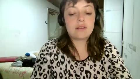 Snapshot of ezlngirl chatting on February 12, 4:23 am Aimee online show from February 12, 4:23 am