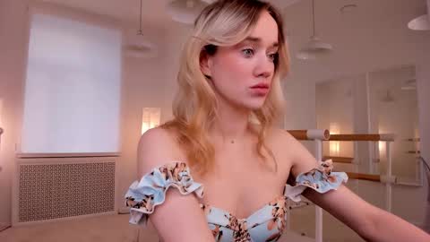 fancyamelia online show from October 3, 2:11 pm