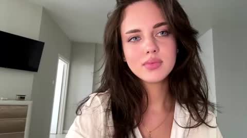 Mia online show from July 28, 12:48 pm