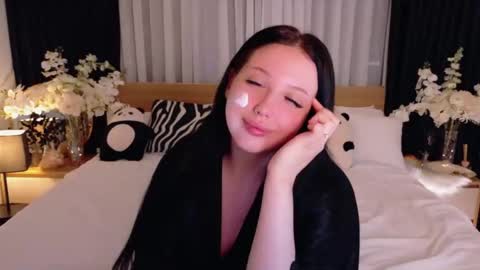 Felicia Herceg online show from November 13, 7:46 pm