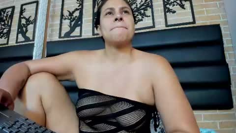 fer_florez online show from July 24, 2:09 am