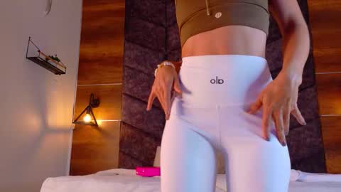 FERNANDA BROWN  online show from March 16, 7:29 pm