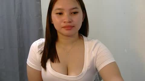 fhwilloughbyxx online show from July 24, 11:30 am