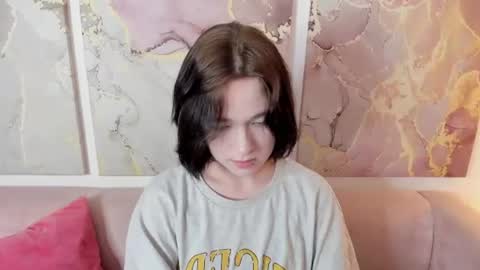 fiamoory online show from June 12, 8:33 am