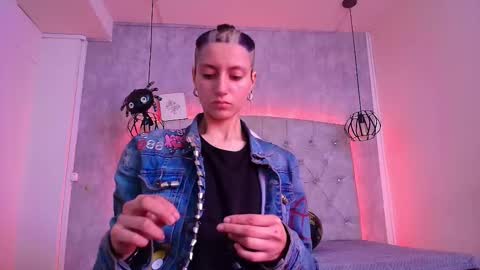   online show from October 31, 12:20 pm