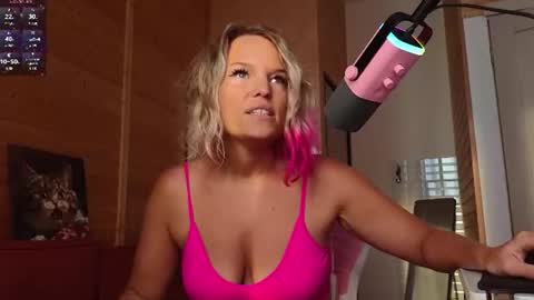 Lady online show from August 8, 3:31 pm
