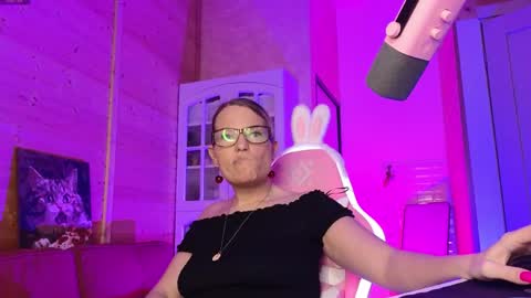 Lady online show from June 5, 6:03 pm