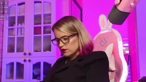 Lady online show from May 2, 9:40 pm