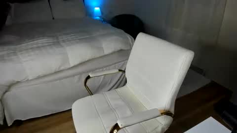 Jamie or Frisky  online show from February 18, 11:08 pm