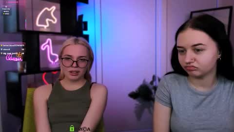 flora_nyx online show from January 18, 11:17 am