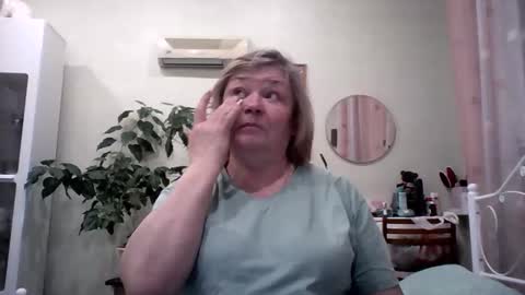 Flowerlower online show from January 31, 2:28 pm