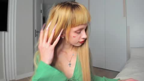 Flower online show from April 13, 1:34 pm