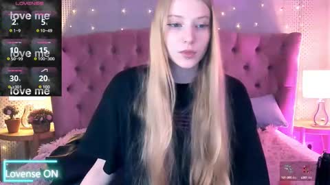 Snapshot of fluffy_ice chatting on September 20, 10:30 pm Mia online show from September 20, 10:30 pm