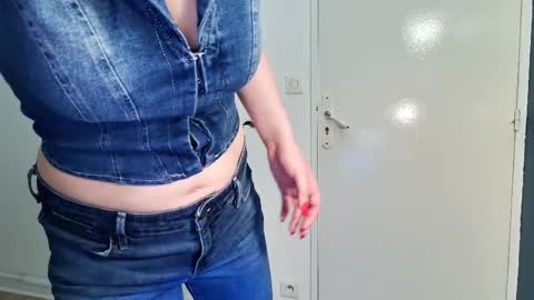 flymybutterfly online show from March 1, 3:45 pm