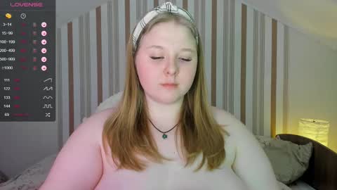 Snapshot of forever_cute chatting on December 26, 12:16 pm Ann online show from December 26, 12:16 pm