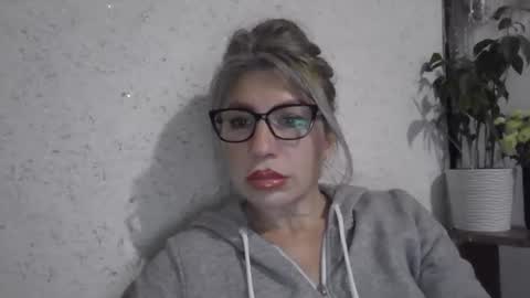 fox_red_lady7 online show from December 3, 11:56 am