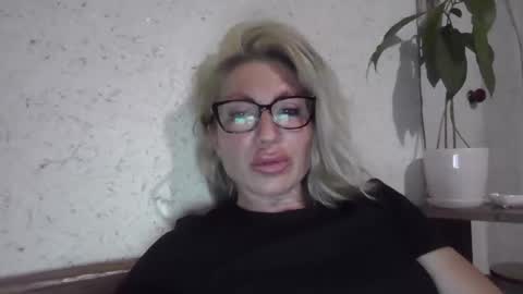 fox_red_lady7 online show from May 8, 7:49 pm