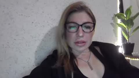 fox_red_lady7 online show from January 16, 6:37 pm