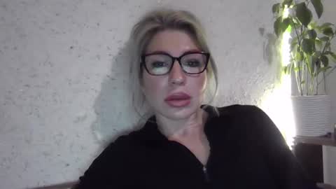 fox_red_lady7 online show from December 19, 8:45 pm