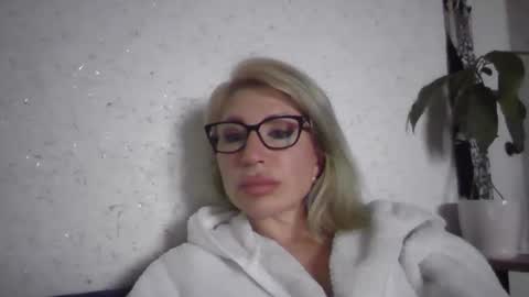 fox_red_lady7 online show from April 30, 3:39 pm