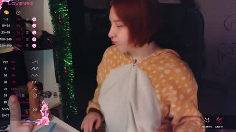 Snapshot of foxgirlandmerguis chatting on December 3, 1:54 pm Belinda online show from December 3, 1:54 pm