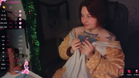Snapshot of foxgirlandmerguis chatting on December 6, 3:22 pm Belinda online show from December 6, 3:22 pm