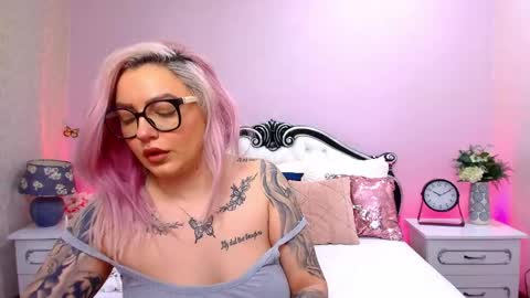 Clarise online show from April 20, 6:33 pm