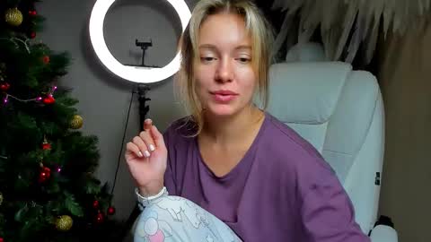 Foxy online show from December 3, 12:57 am