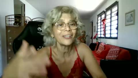 Snapshot of francelune chatting on December 25, 7:14 am francelune online show from December 25, 7:14 am
