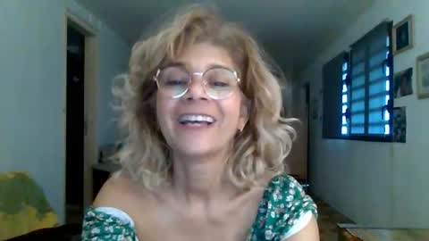 Snapshot of francelune chatting on October 4, 1:17 pm francelune online show from October 4, 1:17 pm