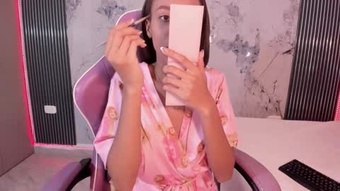 Laura online show from February 26, 8:19 pm