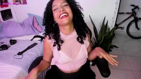 Lia Gomez online show from February 13, 10:22 pm