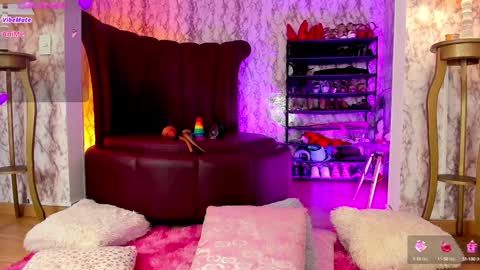 Snapshot of frecklesofcolors_ chatting on February 8, 2:16 pm - IG AnicolorsLive X AnicolorsLive - online show from February 8, 2:16 pm