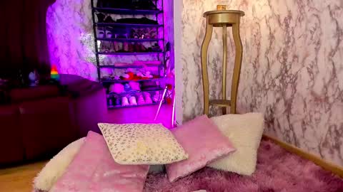 Snapshot of frecklesofcolors_ chatting on January 28, 3:57 am - IG AnicolorsLive X AnicolorsLive - online show from January 28, 3:57 am