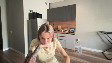 Fremine online show from November 17, 3:07 am