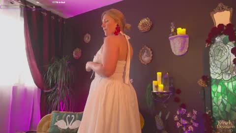 Louise or Lou 3 online show from May 10, 1:46 pm