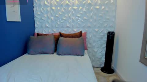 Freya online show from November 7, 2:55 pm